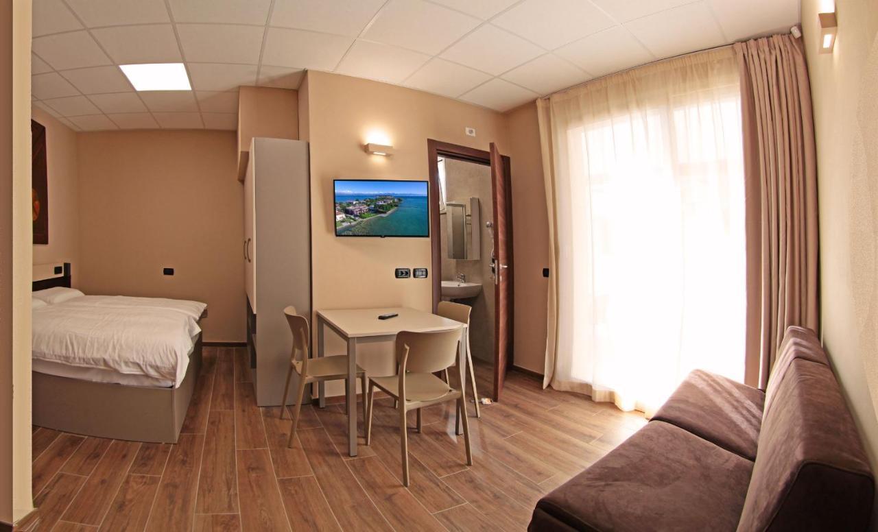 Smeraldo Dip Villa Canneto Sirmione Buitenkant foto